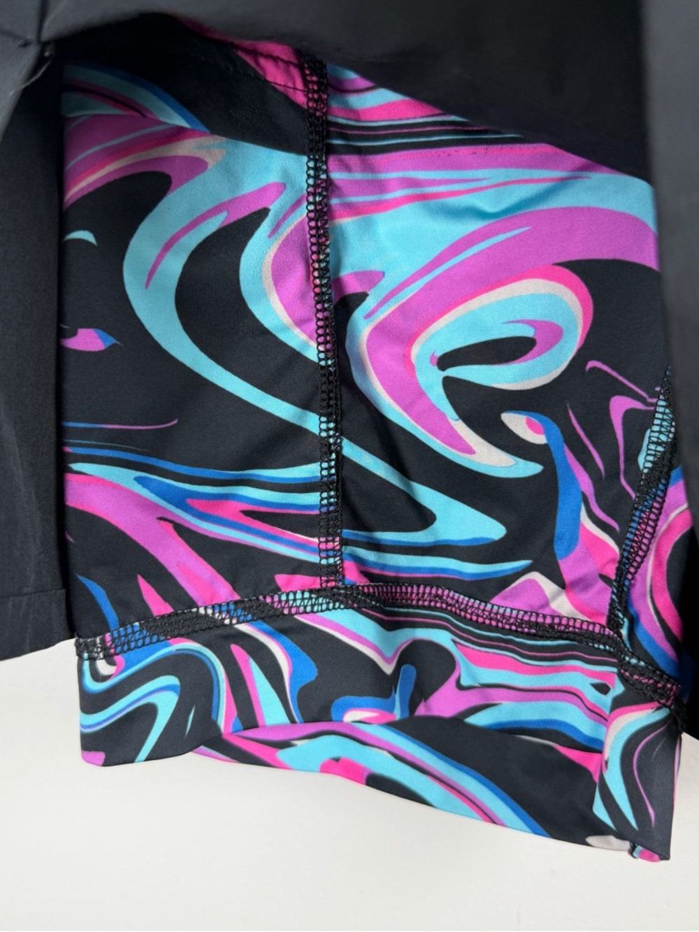 Men’s Chubbies Black 2 in 1 Groovy Swim Shorts Trunks Medium 5.5” Inseam - Picture 2 of 9